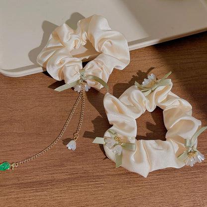 GIFTY -  Lily Tassel Sweet Scrunchies