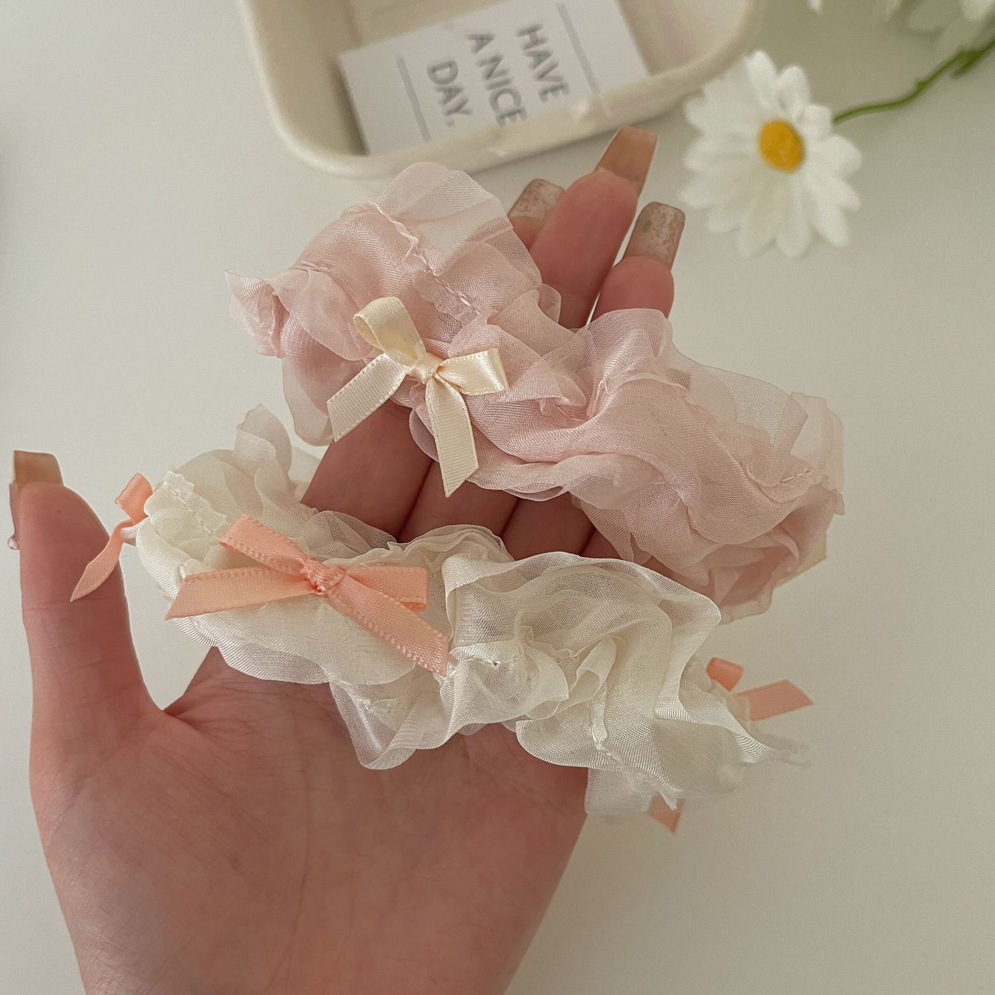 Gifty - Lace Bow Scrunchie