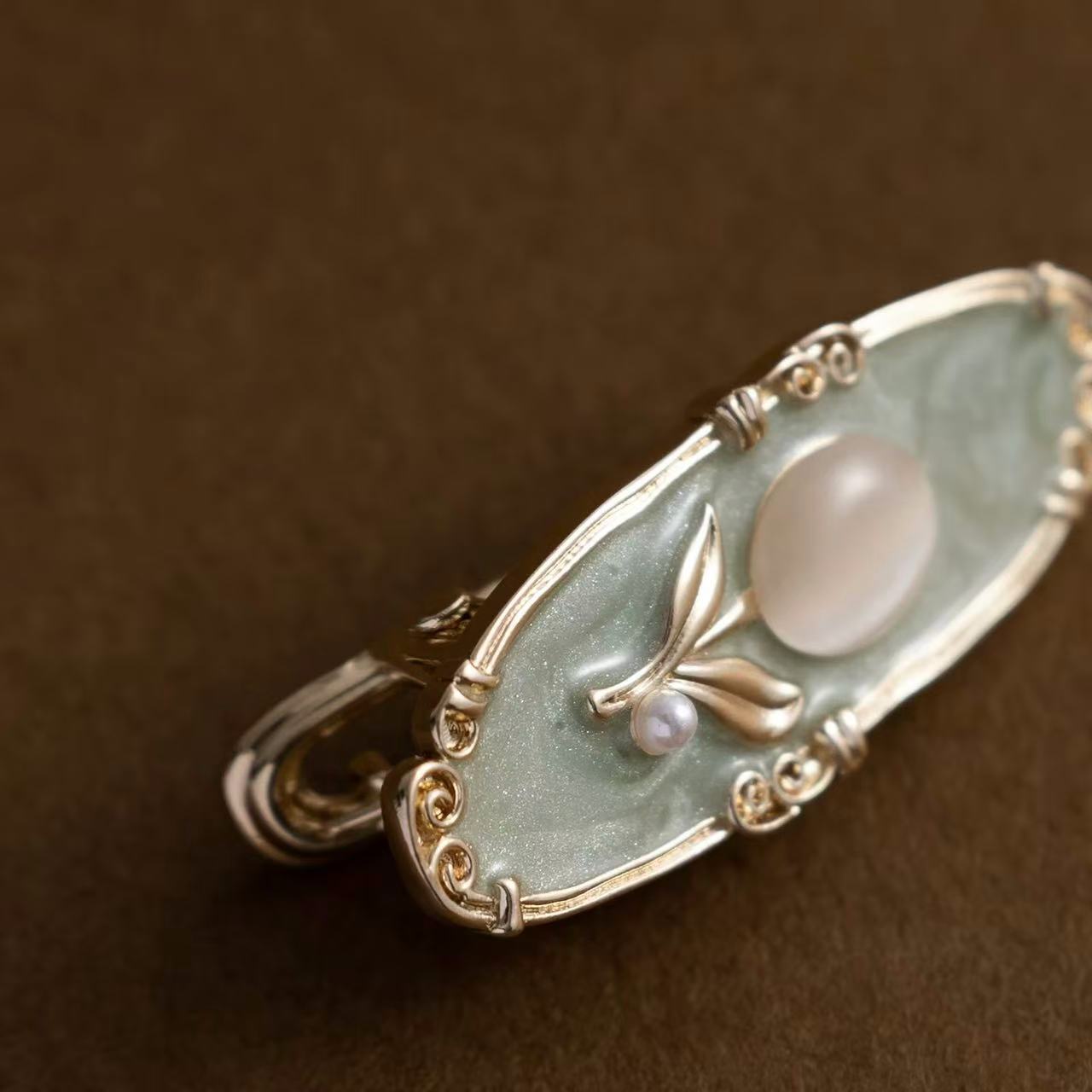 Beau - Green Tulip Oval Hair Clip