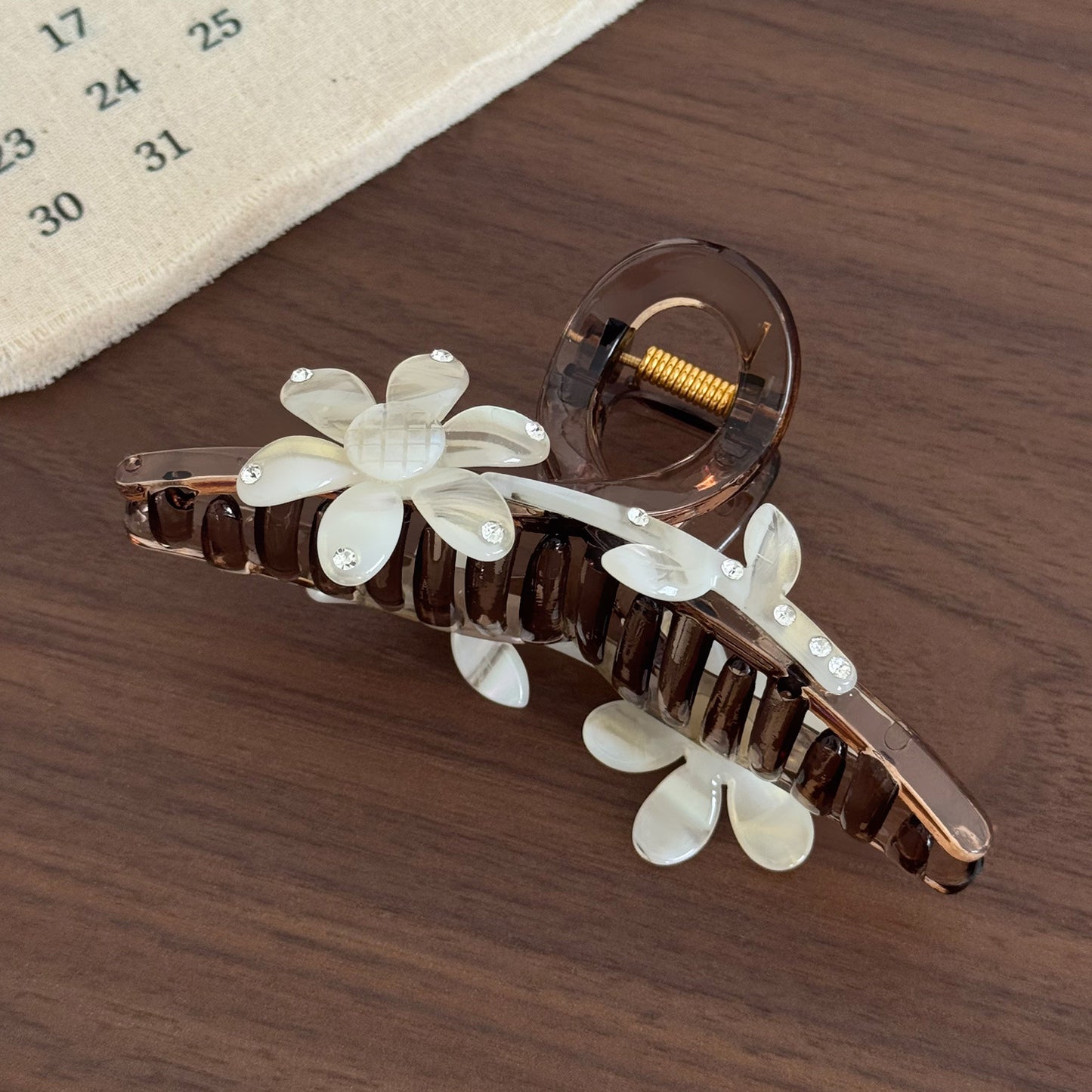 新款法式花朵抓夹复古气质醋酸发夹高级感镶钻鲨鱼夹大号马尾发饰