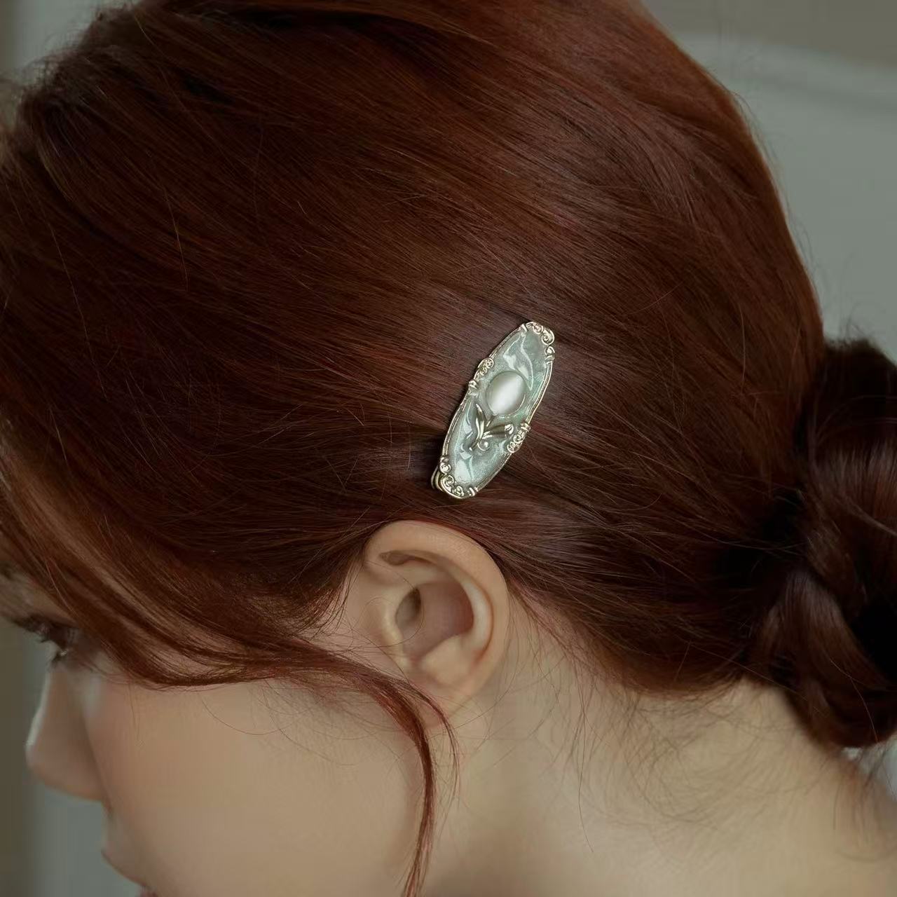 Beau - Green Tulip Oval Hair Clip