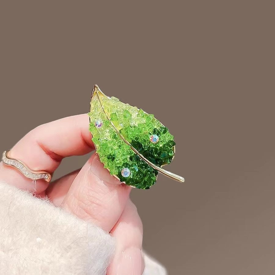 精致水晶树叶胸针高级感高端小众胸花女别针压襟高端衣饰配饰批货