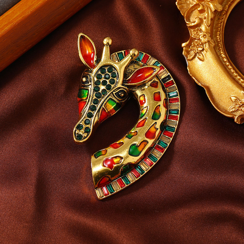 个性可爱釉彩长颈鹿胸针女士简约动物胸花外套别针配饰礼物