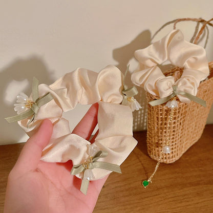 GIFTY -  Lily Tassel Sweet Scrunchies