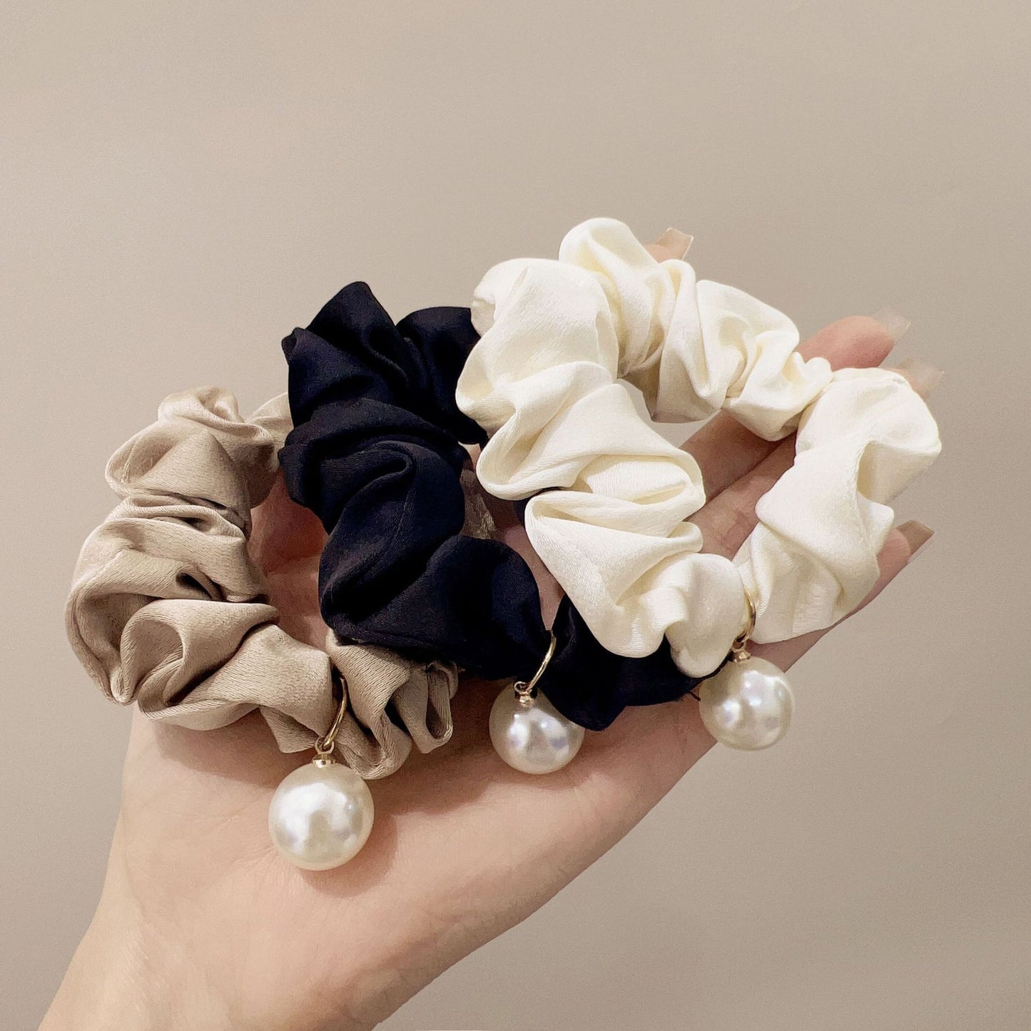 Gifty - Satin Pearl-Embellished Scrunchie