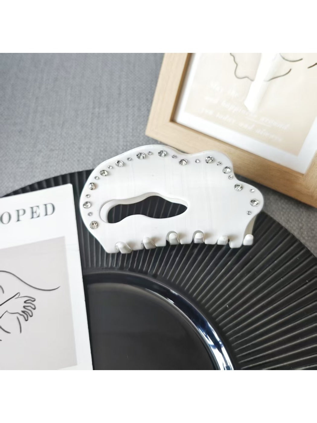 Beau - Sweet Hollow Out Geometric Claw Clip