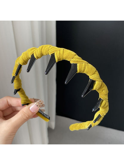 Close-up of wave toothed design on beige fabric wrapped headband