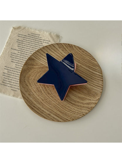 Beau star shaped claw clip with focus on hinge and spring detail