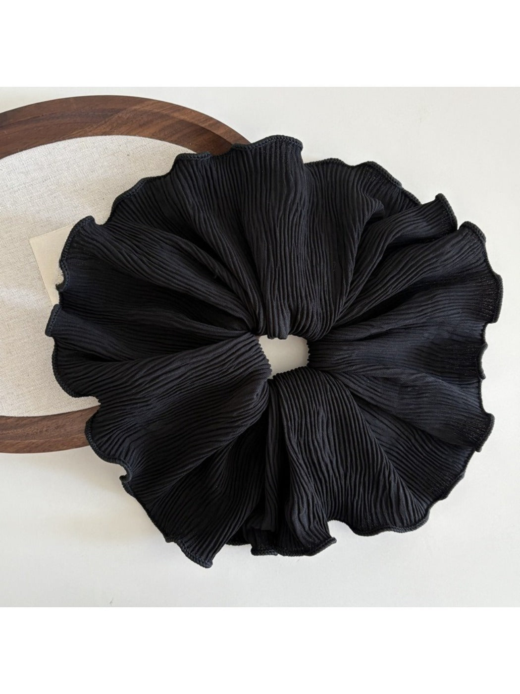 Gifty vintage plaid fabric scrunchie laid flat to show full pattern and colors