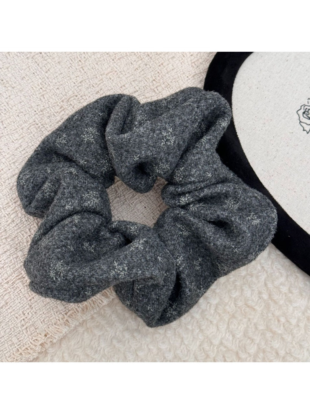 Gifty - Snowflake Knitted Hair Scrunchie