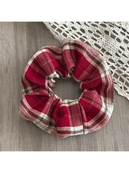 Gifty - Beautiful Checked Scrunchie