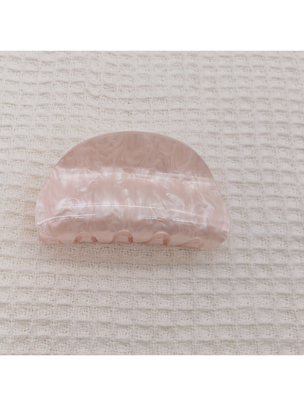 Beau marble pattern claw clip open to show inner clasp and teeth