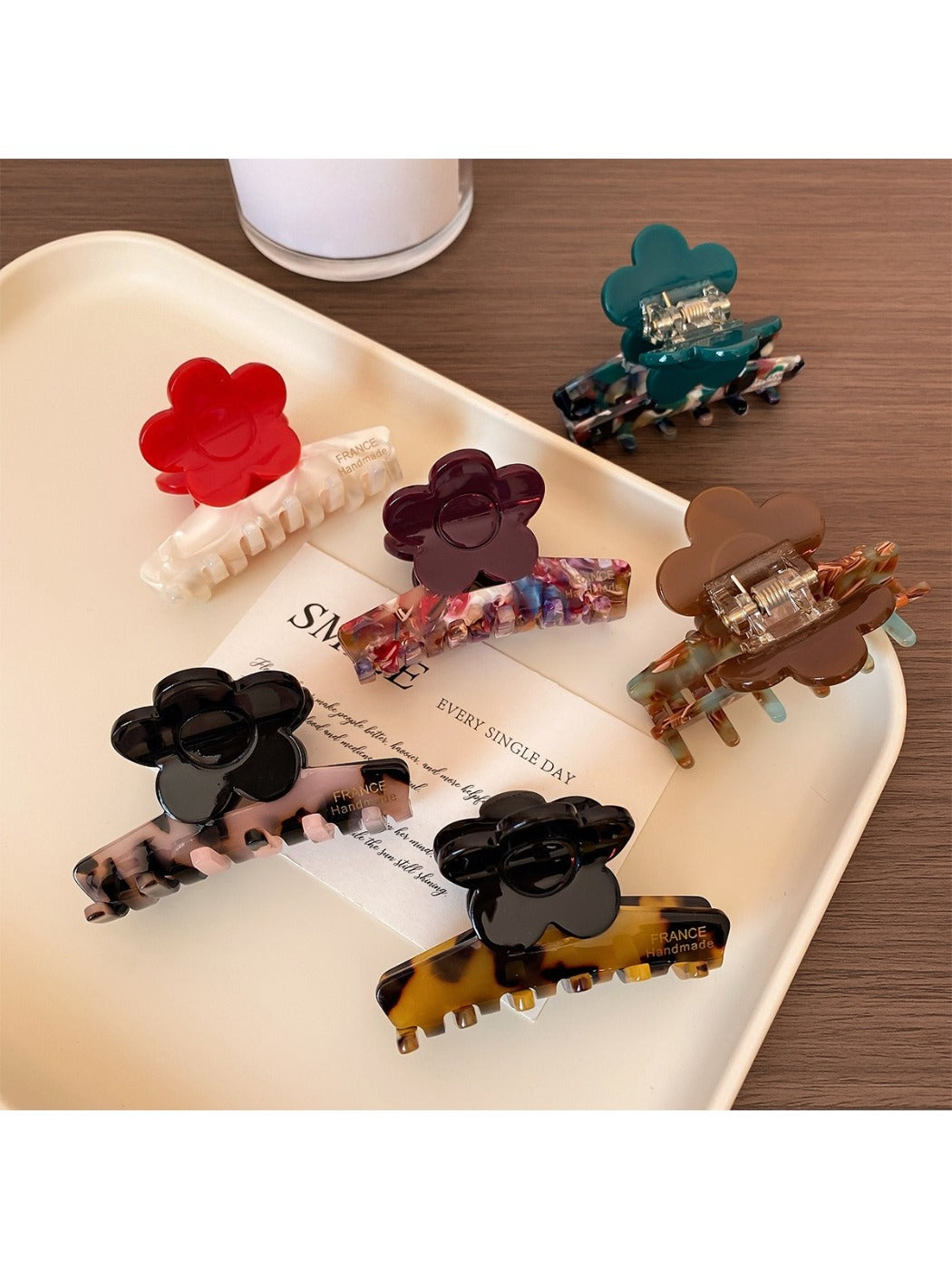 Beau - Vintage Flower Design Claw Clip