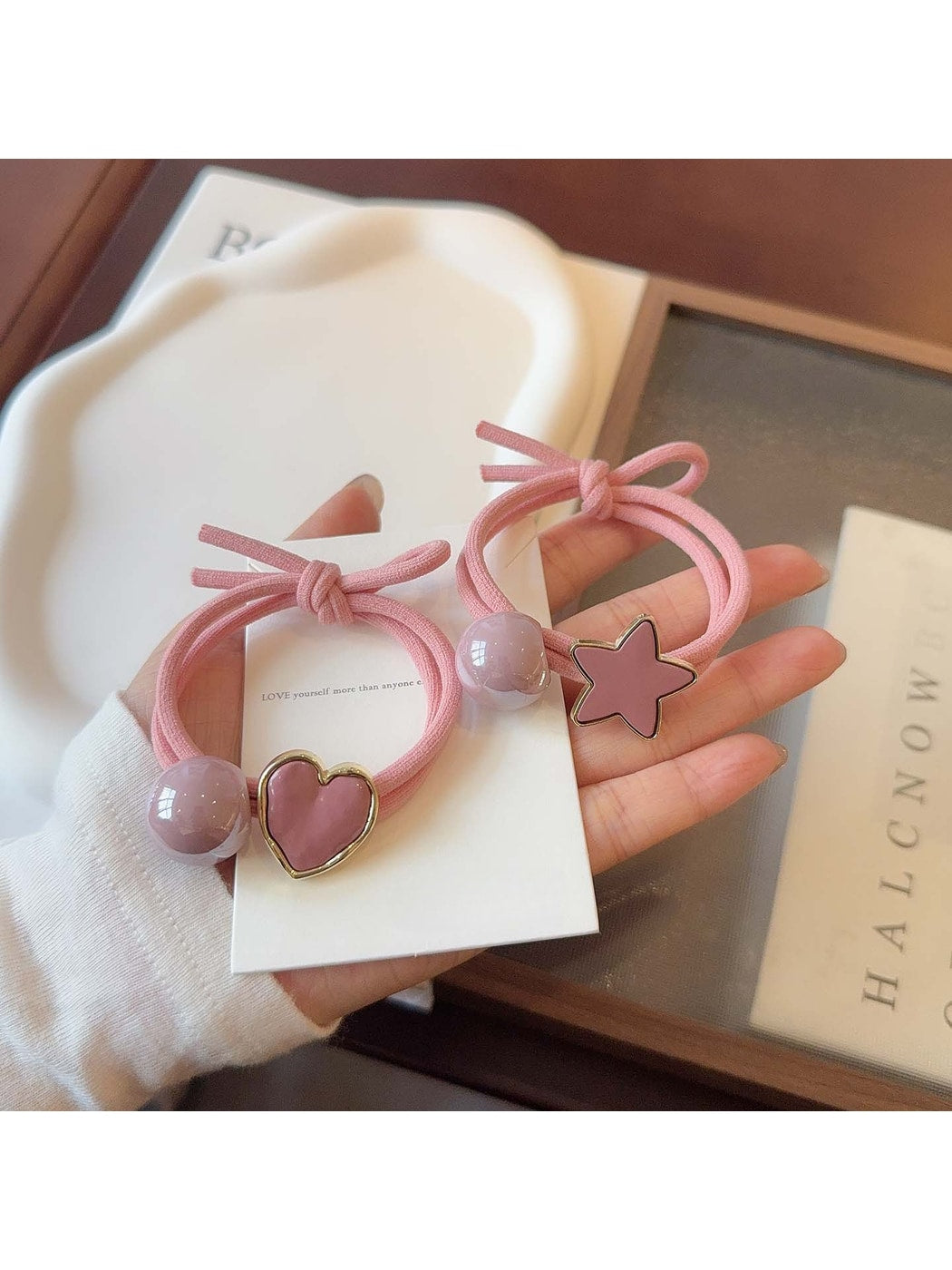 Gifty - Decorative Heart Design Elastic Hair Tie