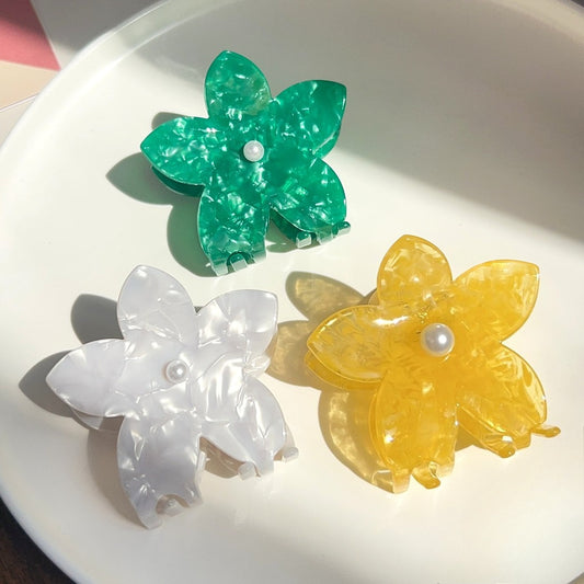 Beau - Flower Shaped Marble Finish Claw Clip