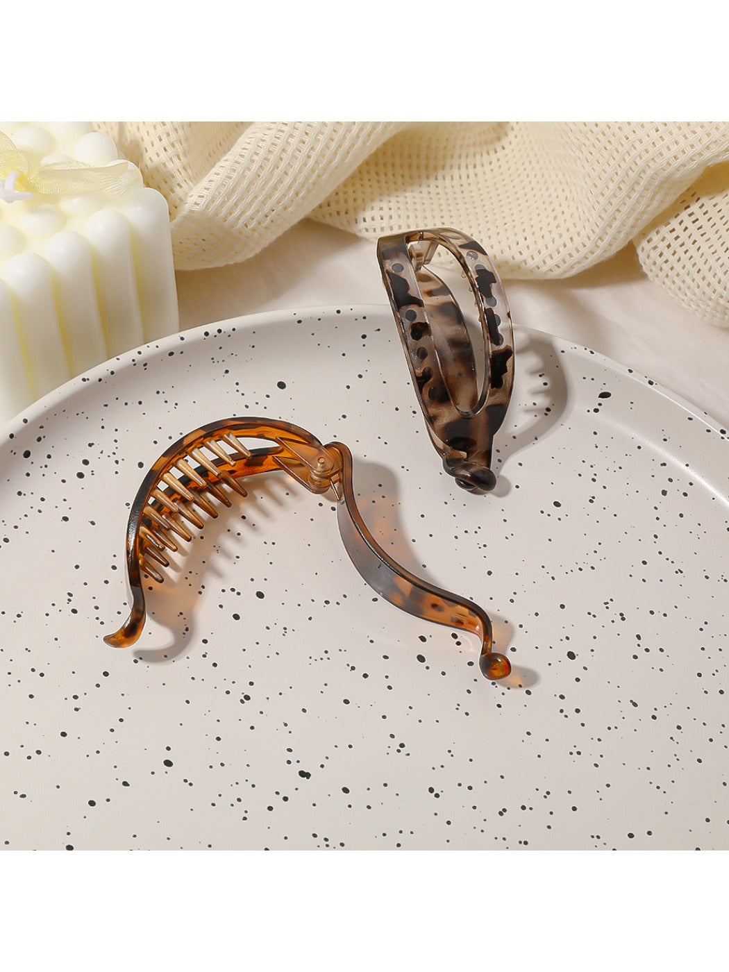 Beau - Vintage Openwork Crescent Hair Claw Clip