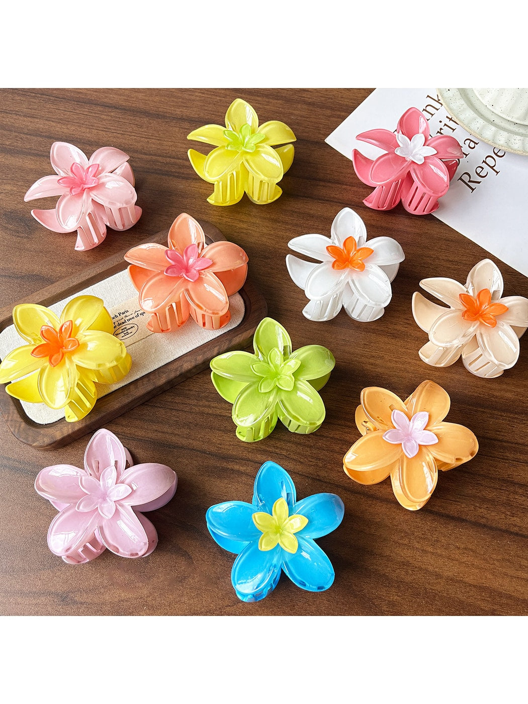 Beau - Glossy Flower Shape Plastic Alloy Claw Clip