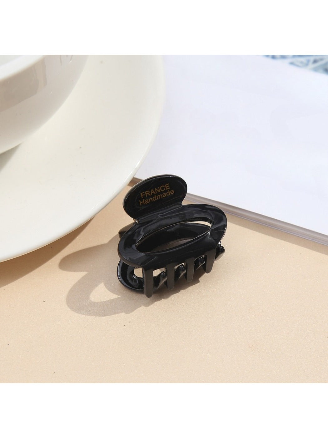 Beau - Cute Oval Acetate Hair Clip