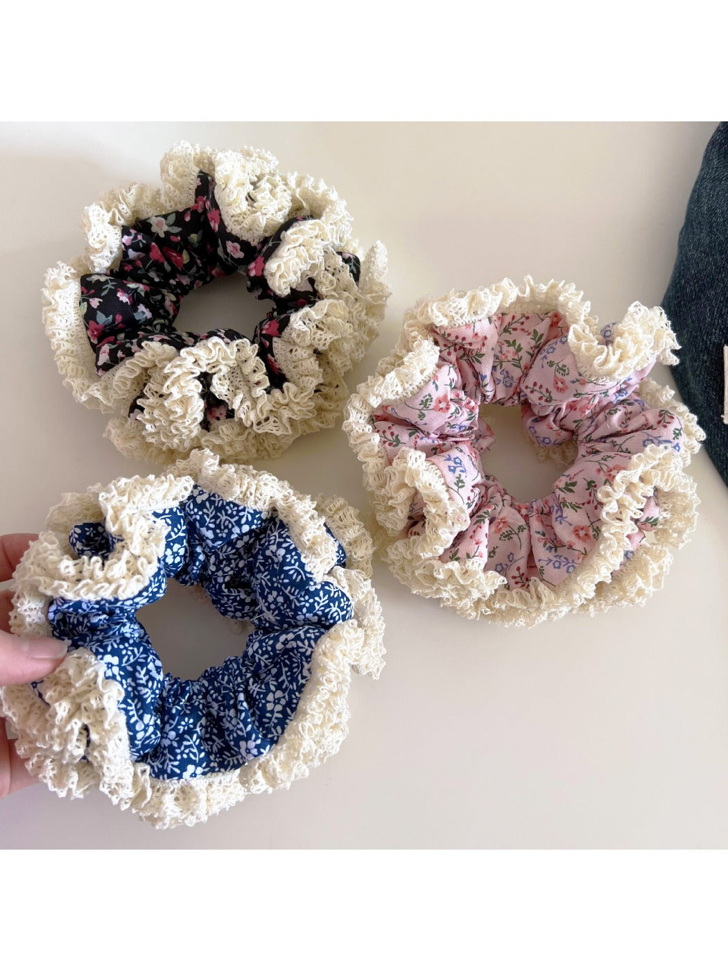 Gifty - Floral Scrunchies Double Lace Hair Ties