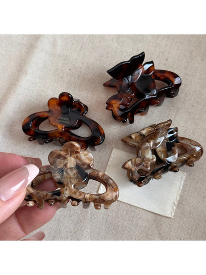 Beau - Acetate Flower Design Detail Claw Clip