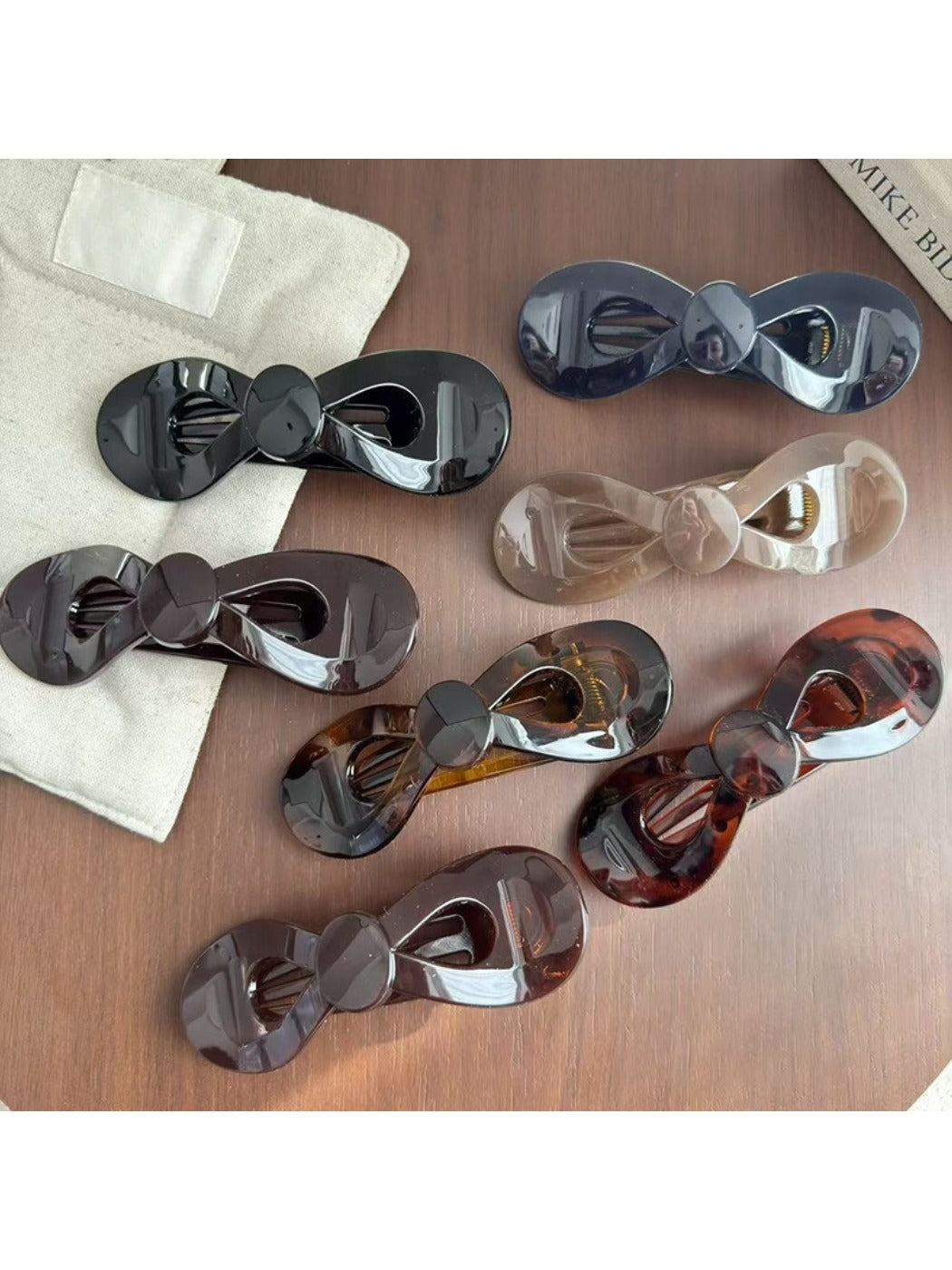 Beau - Vintage Flat Bow Hair Claw Clip