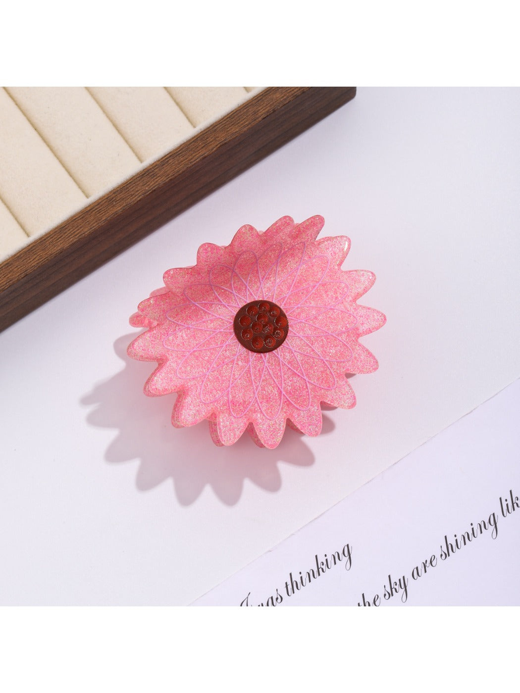 Beau - Chic Daisy Shaped Hair Claw Clip