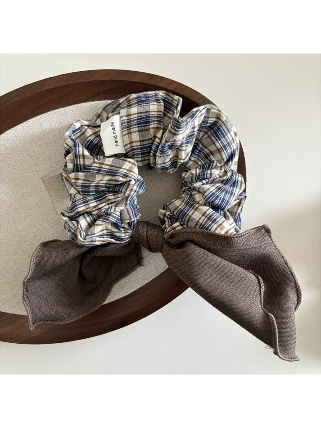 Gifty vintage plaid bow scrunchie in red and beige plaid pattern