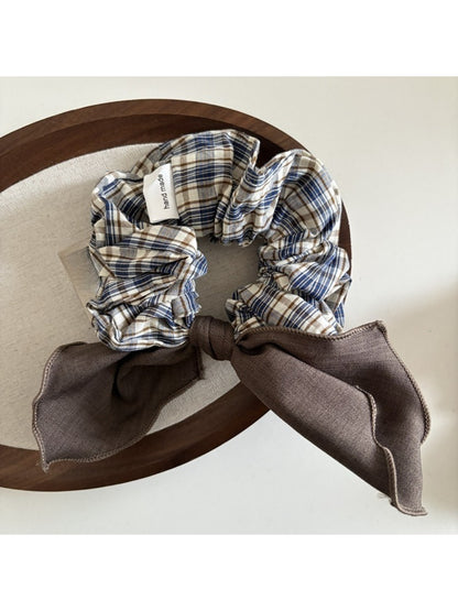 Gifty vintage plaid bow scrunchie in red and beige plaid pattern