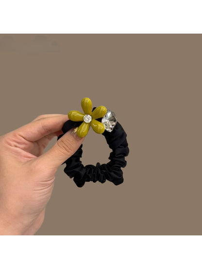 Gifty - Floral Polyester Decorative Scrunchie