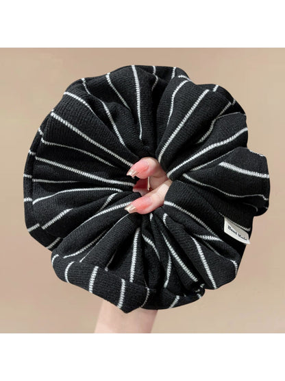 Gifty - Knitted Striped Hair Loop