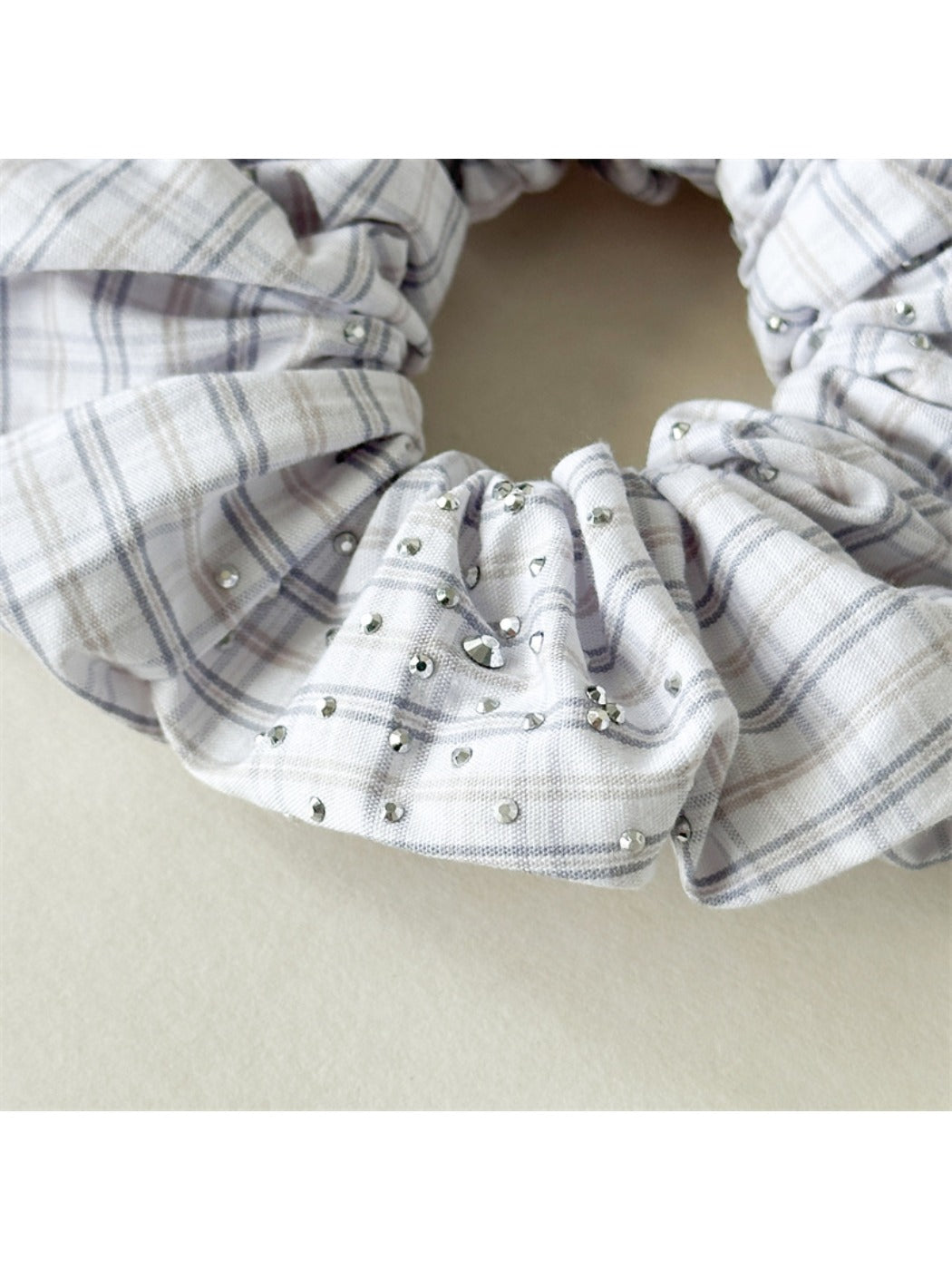 Gifty - Chic Plaid Scrunchie Hair Tie