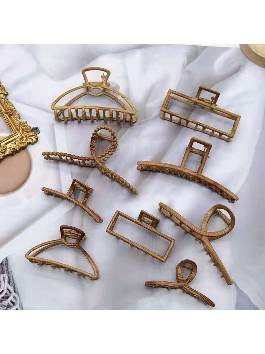 Beau - Cross Loop Alloy Geometric Hair Claw Clip