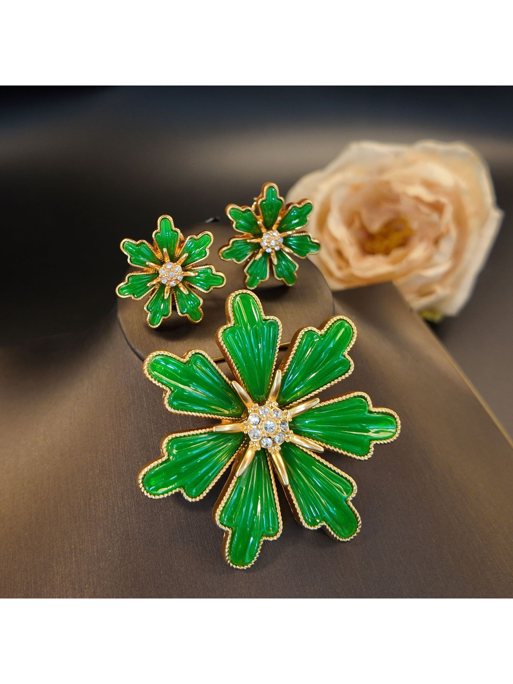 Brovia - Vintage Floral Petal Rhinestone Brooch