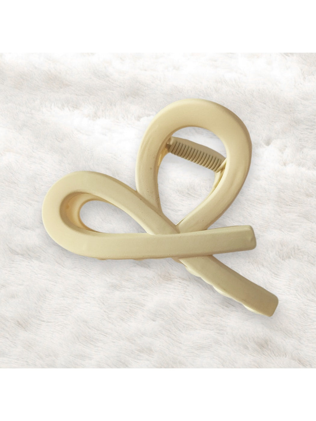 Beau - Twisted Hollow Plastic Modern Style Claw Clip