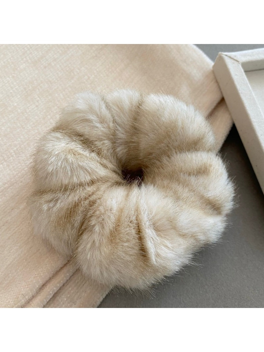 Gifty - Vintage Plush Scrunchie Hair Ties