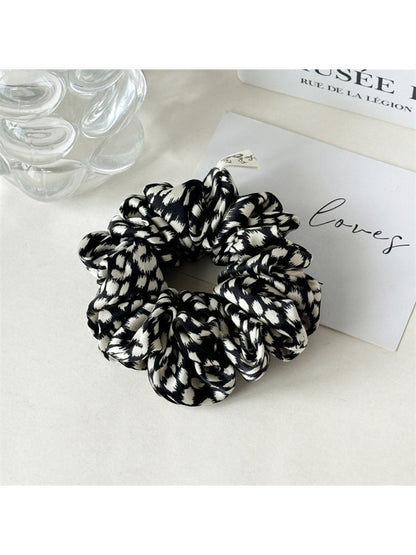 Gifty - Luxury Leopard Print Scrunchie