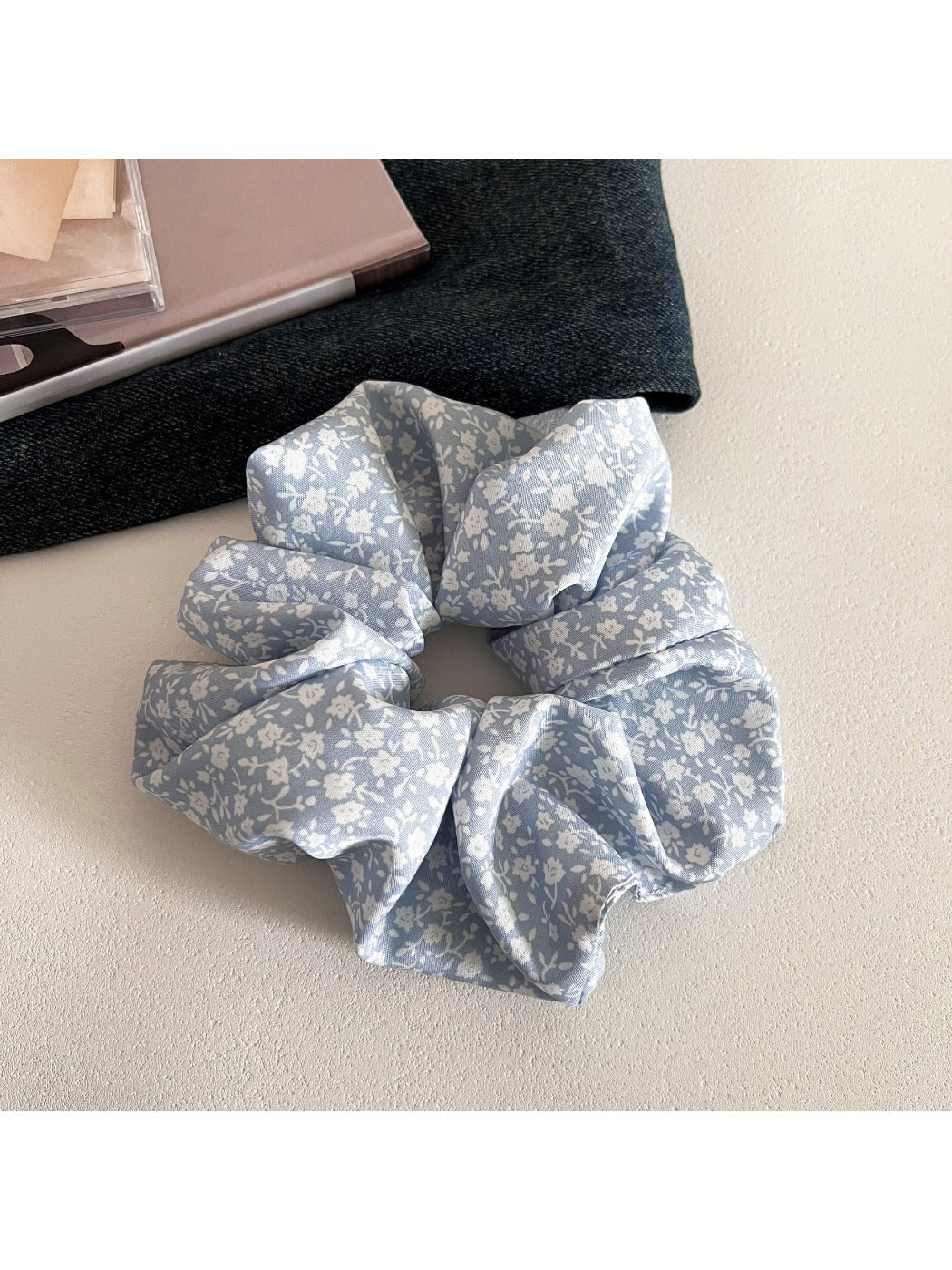 Gifty - Bohemian Floral Print Scrunchie