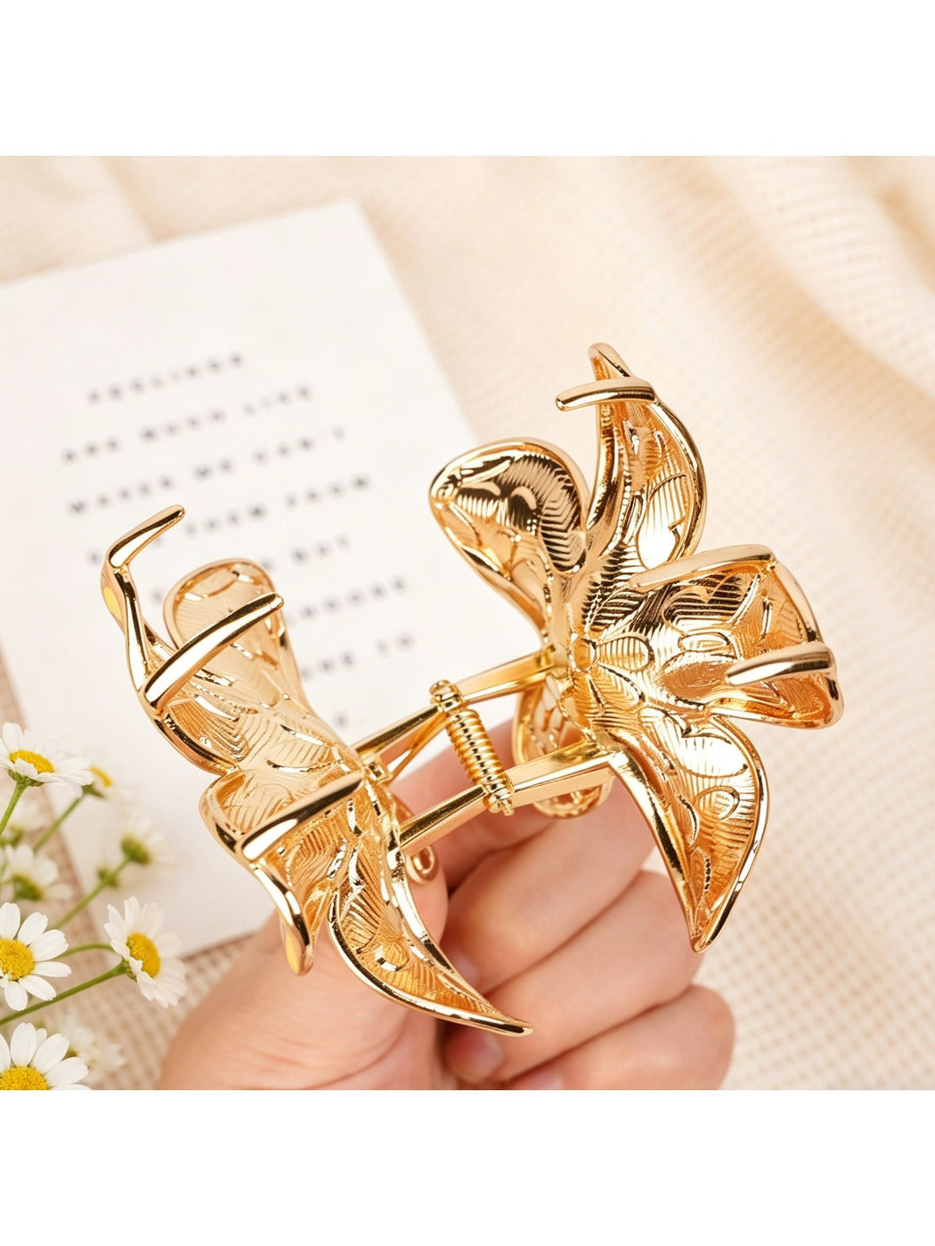 Beau - Light Flower Shaped Hair Clip