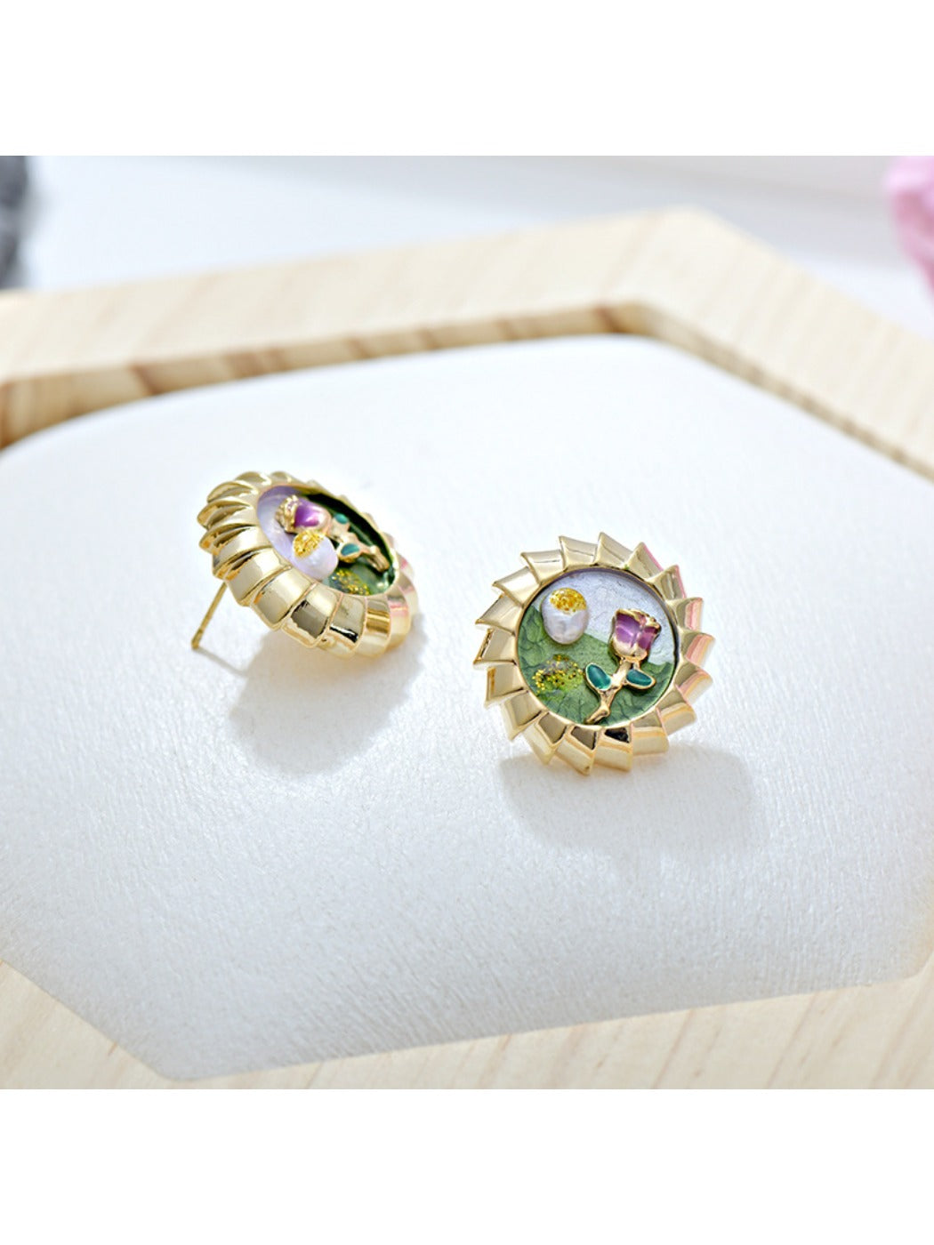 Earedge - Vintage Floral Stud Earrings
