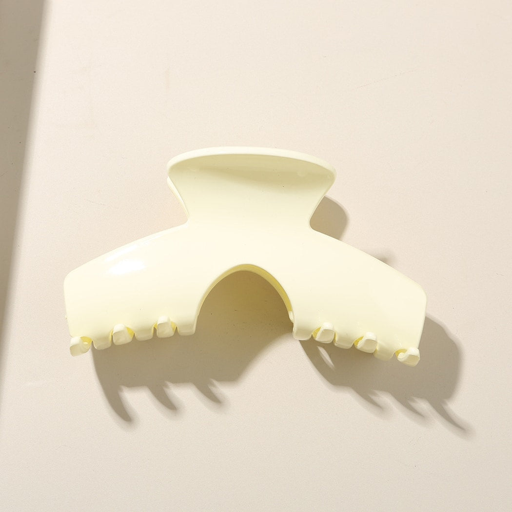 Beau - Simple Arc Shape Glossy Fashion Claw Clip
