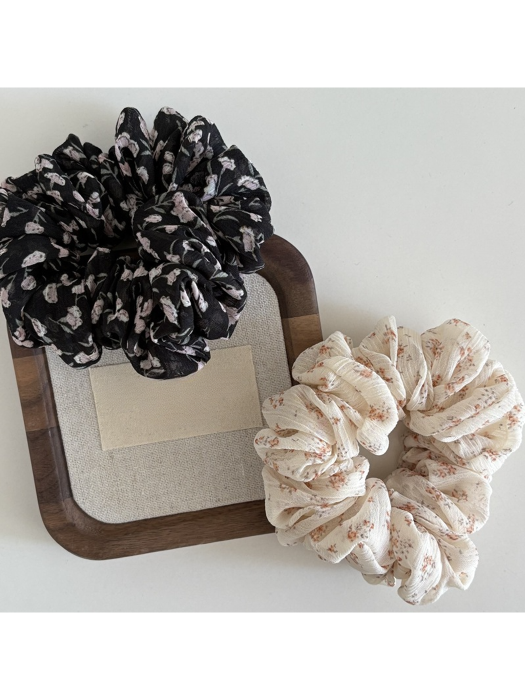 Gifty - Vintage Floral Ruffled Polyester Scrunchie