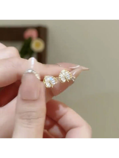 Earedge - Delicate Leaf Shaped Earrings