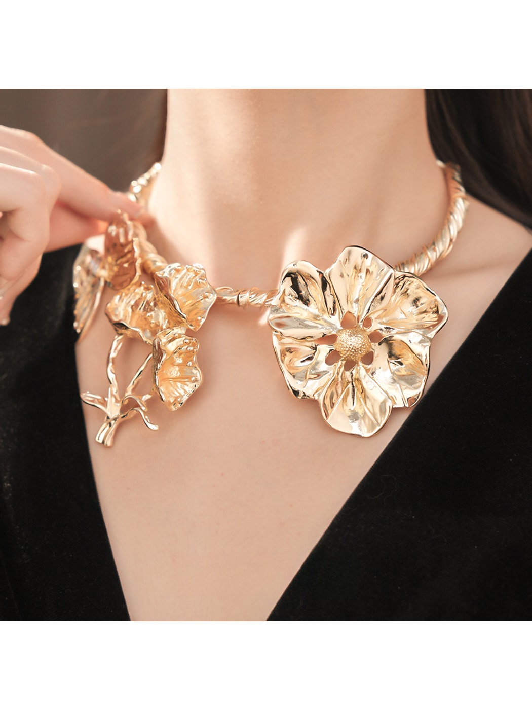 Nozari - Alloy Flower Butterfly Clavicle Chain Necklace
