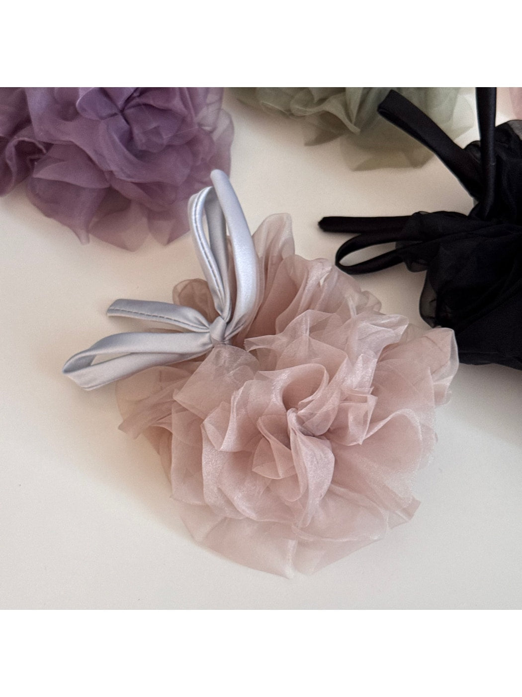 Gifty - Floral Ruffled Mesh Bow Scrunchie
