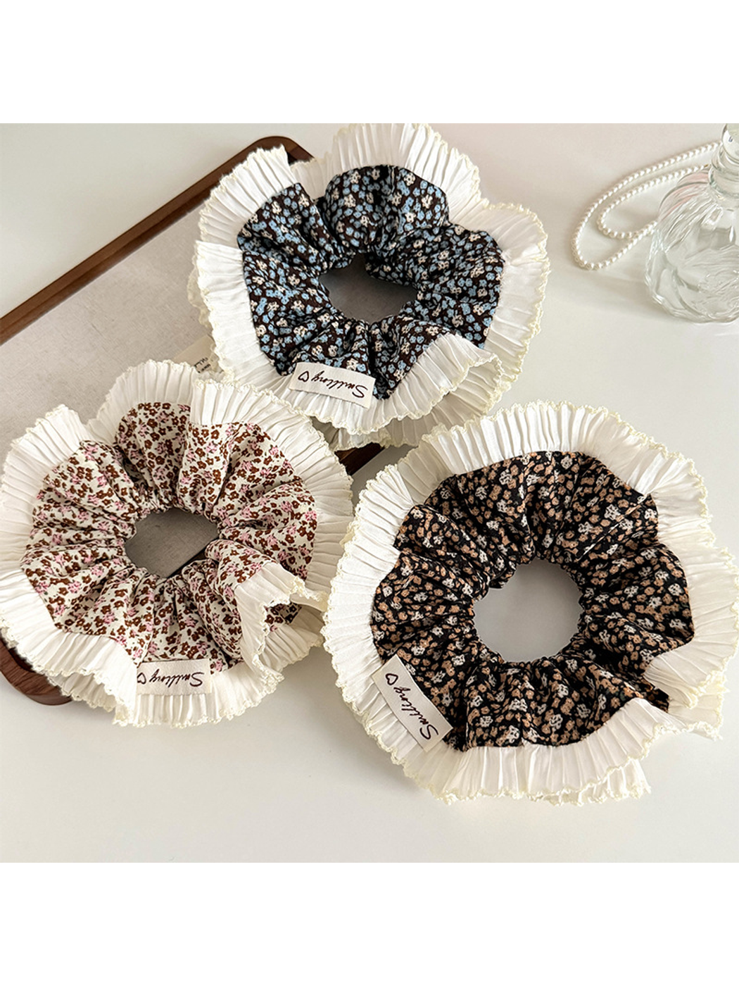 Gifty - Lace Trim Sweet Style Hair Scrunchie