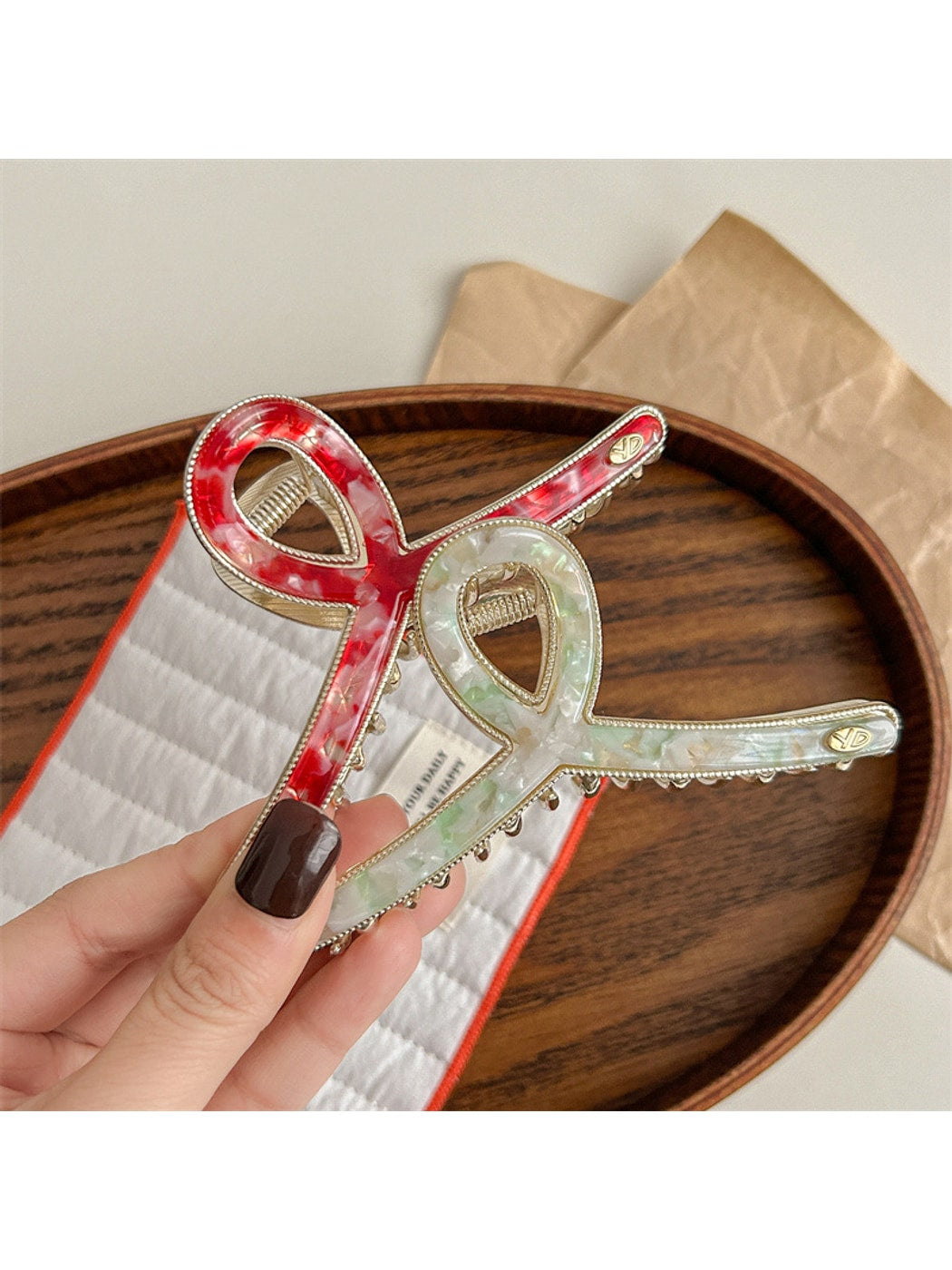 Beau - Wave Pattern Acetate Fiber Claw Clip