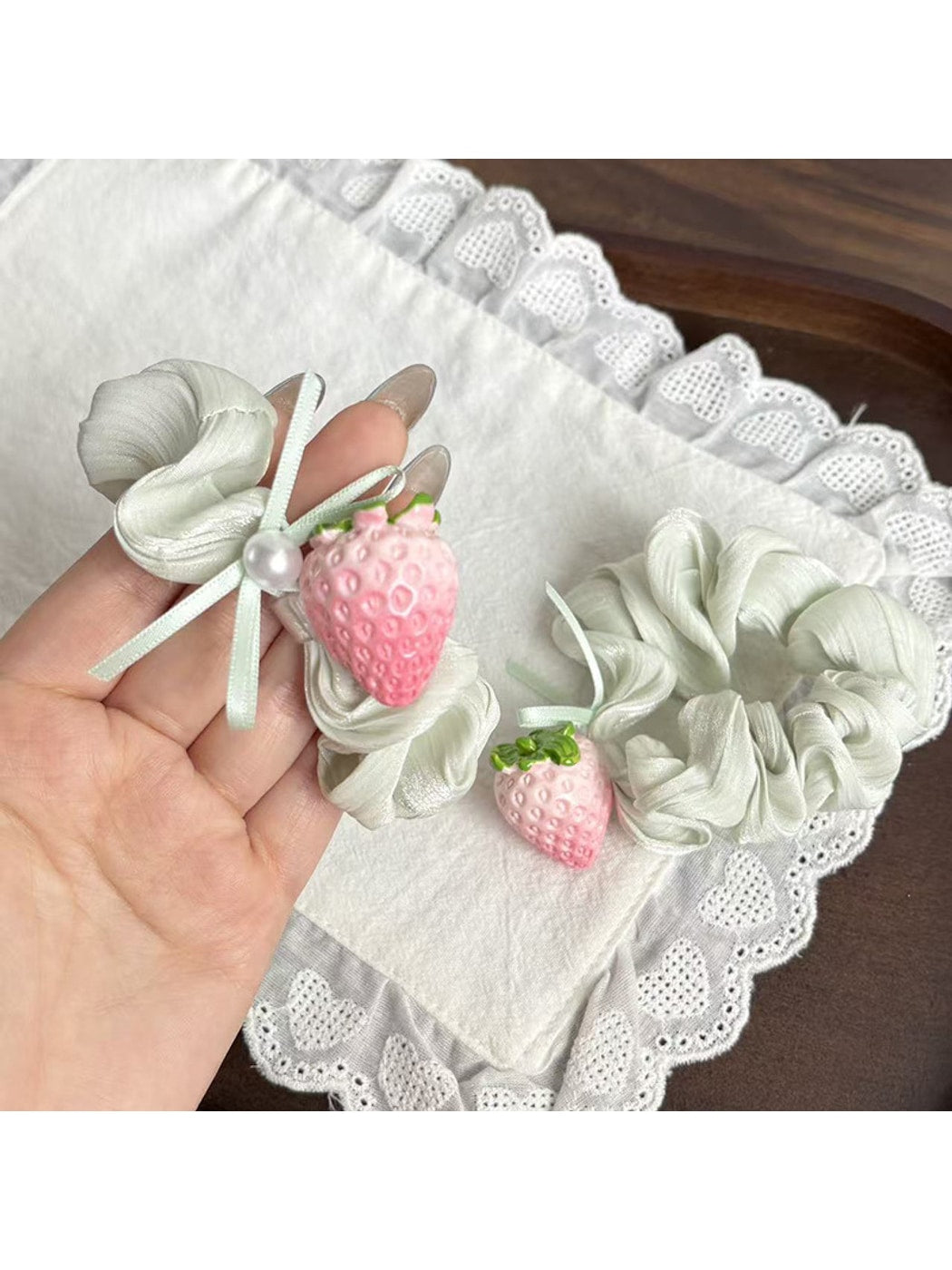 Gifty - Sweet Style Elastic Ruffled Ponytail Scrunchie