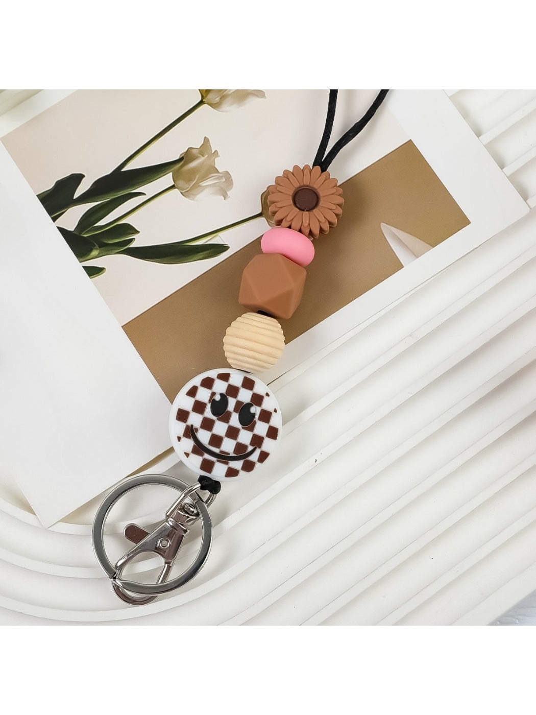 Keypus - Stylish Smiley Daisy Keychain