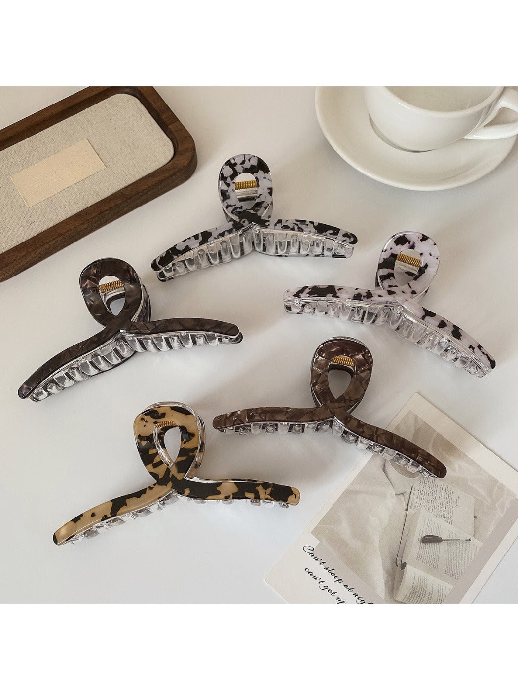 Beau - Vintage Marbled Crisscross Claw Clip