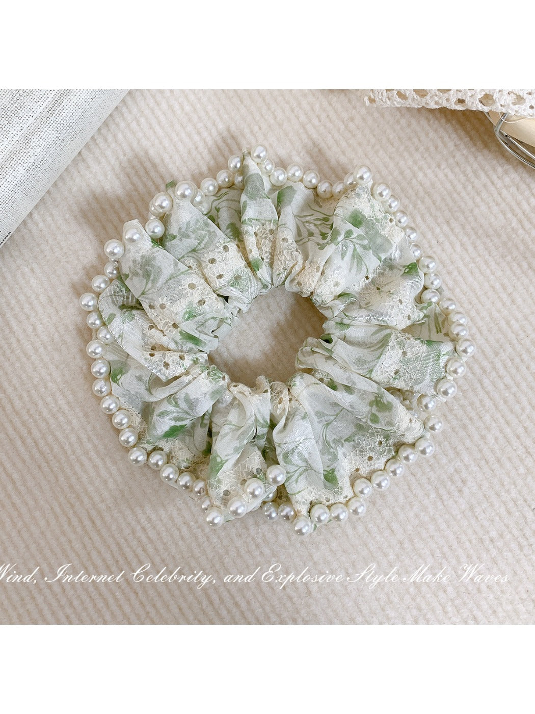 Gifty - Elegance Flower Lace Scrunchie
